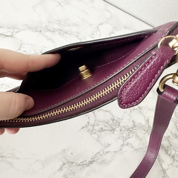 NWOT Coach Chaise Crossbody 19 Wine Color Pebbled Leather Turnlock Pocket Bag - Picture 8 of 13